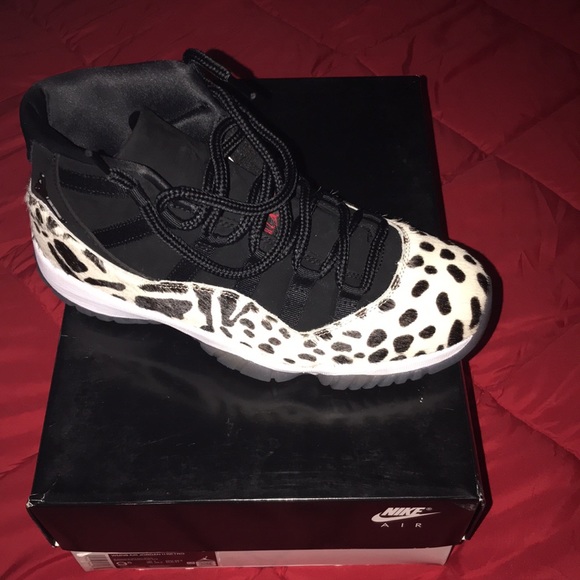 Air Jordan 11 WMNS ANIMAL INSTINCT Size 9.5 - Picture 3 of 8